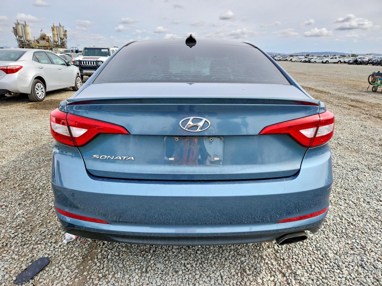 2017 HYUNDAI SONATA SE photo 16