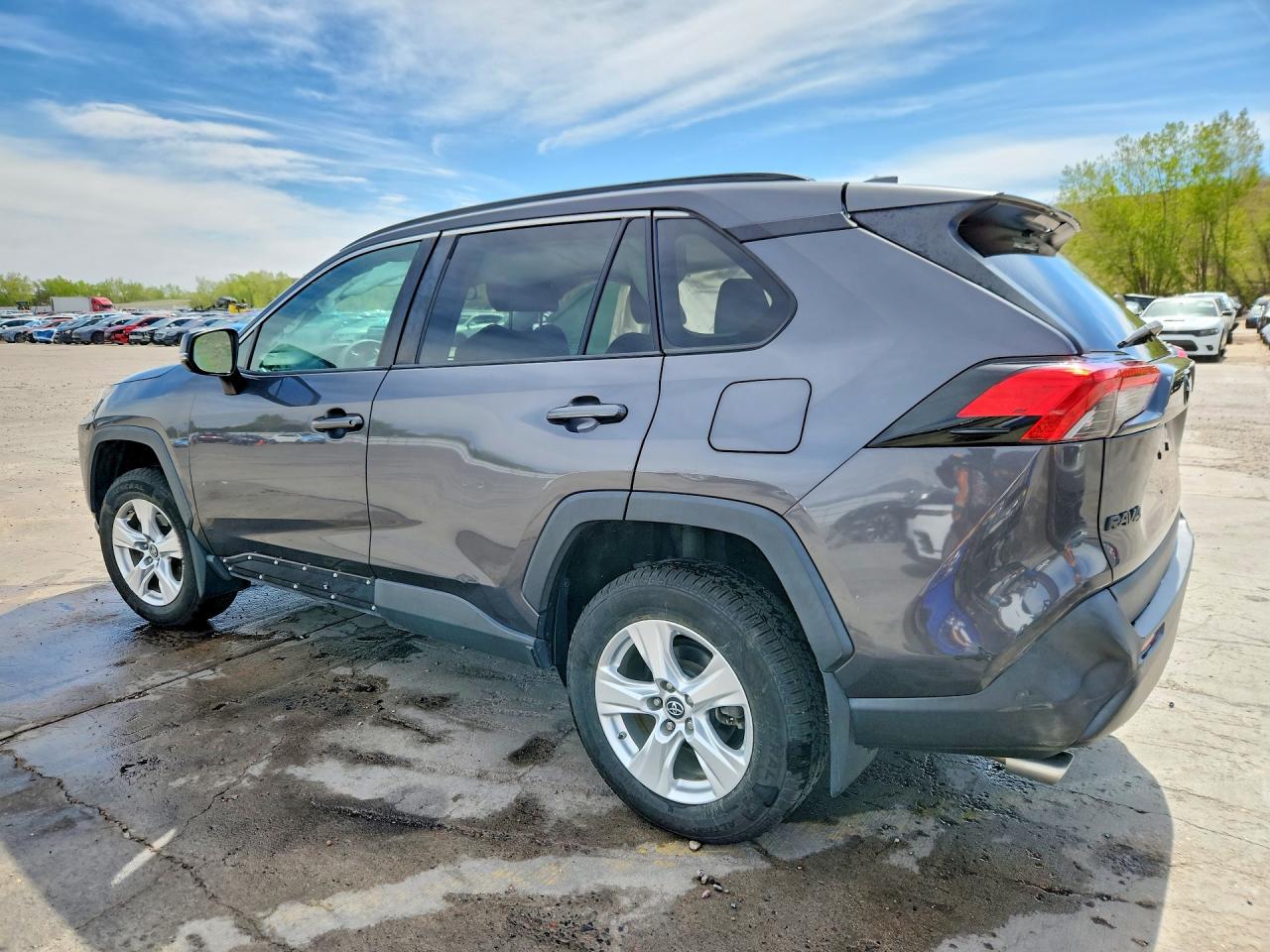 2019 TOYOTA RAV4 XLE photo 3