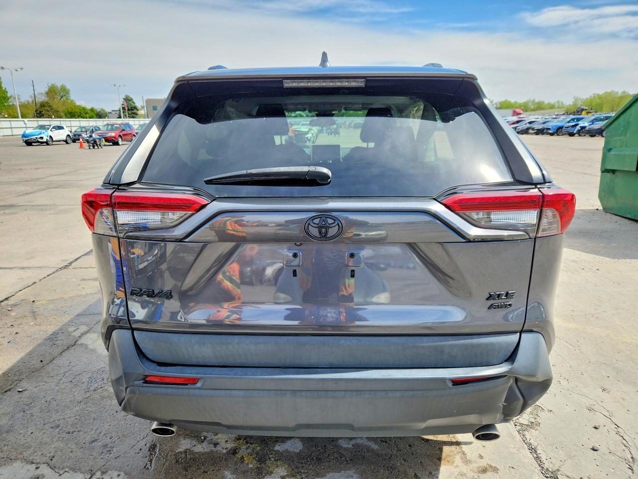2019 TOYOTA RAV4 XLE photo 11