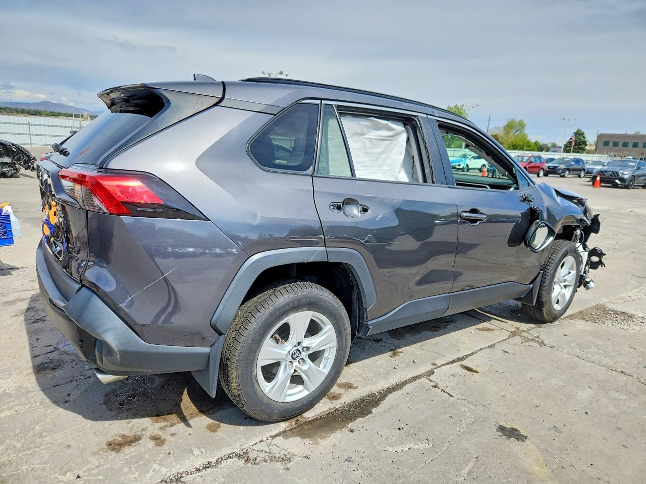 2019 TOYOTA RAV4 XLE photo 5