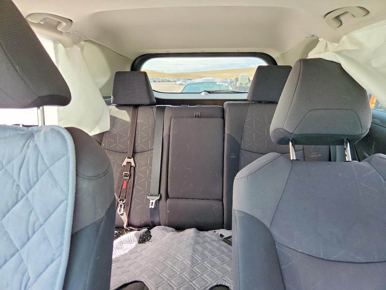 2019 TOYOTA RAV4 XLE photo 19