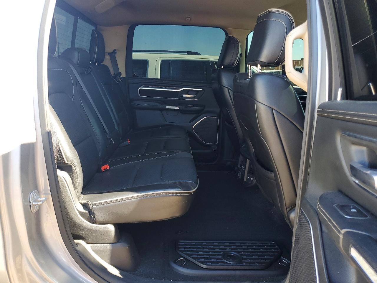 2019 RAM 1500 LARAMIE photo 19