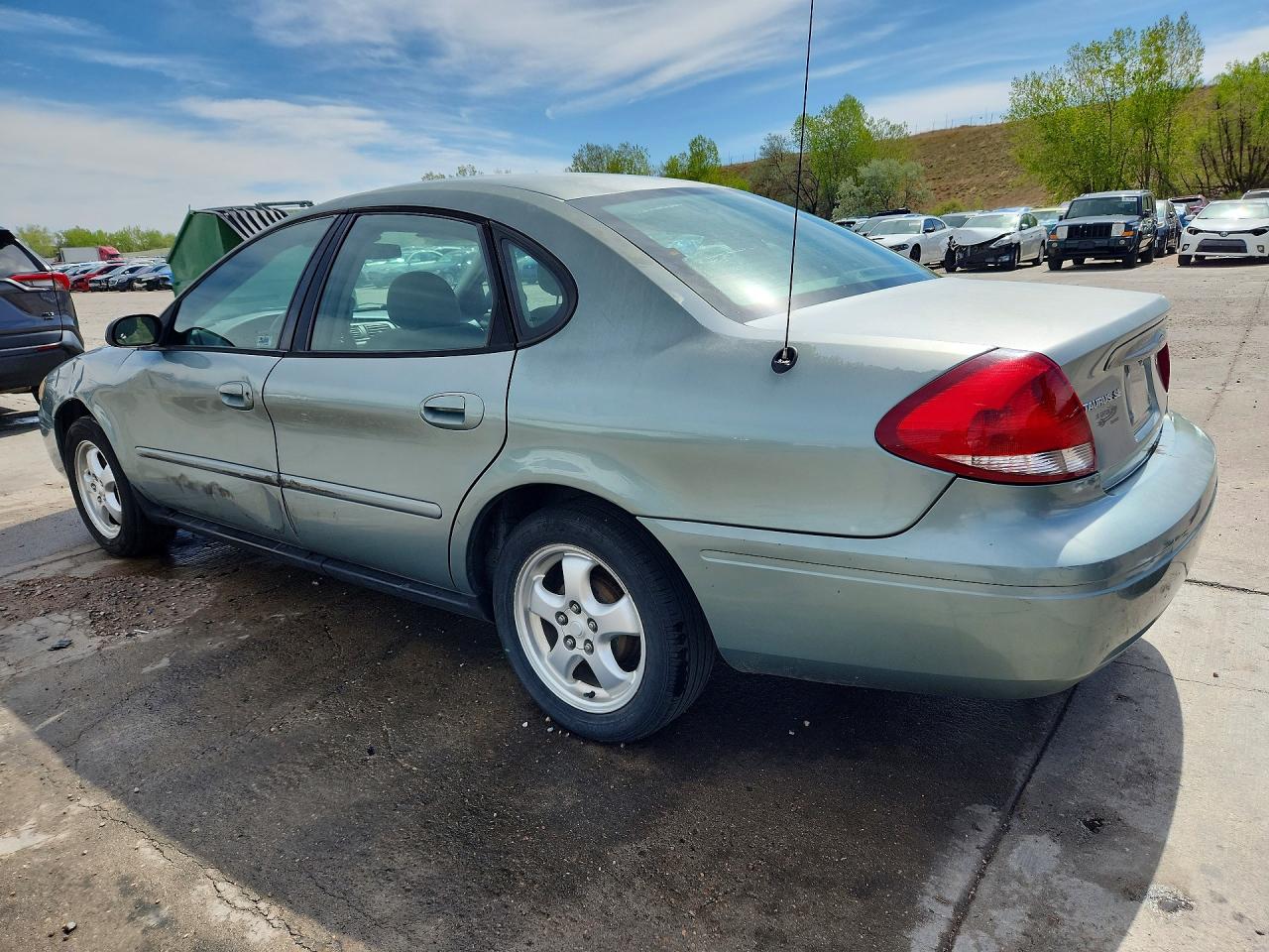 2005 FORD TAURUS SE photo 3