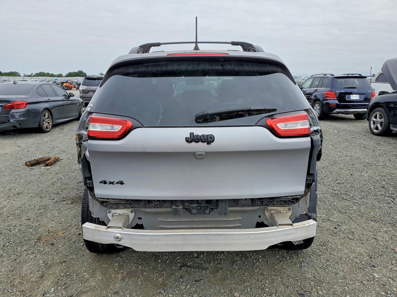 2018 JEEP CHEROKEE LATITUDE photo 16