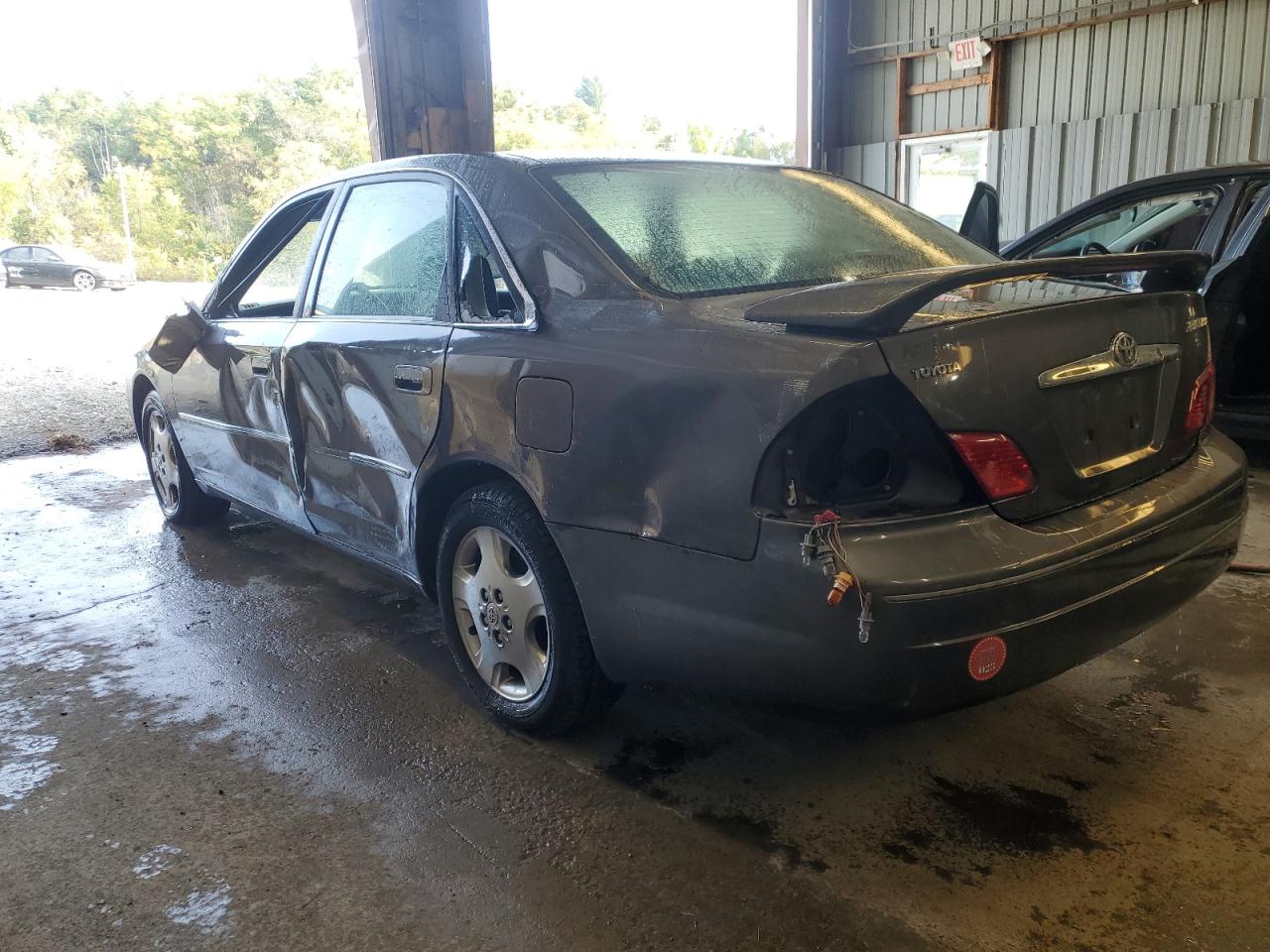 2003 TOYOTA AVALON photo 3