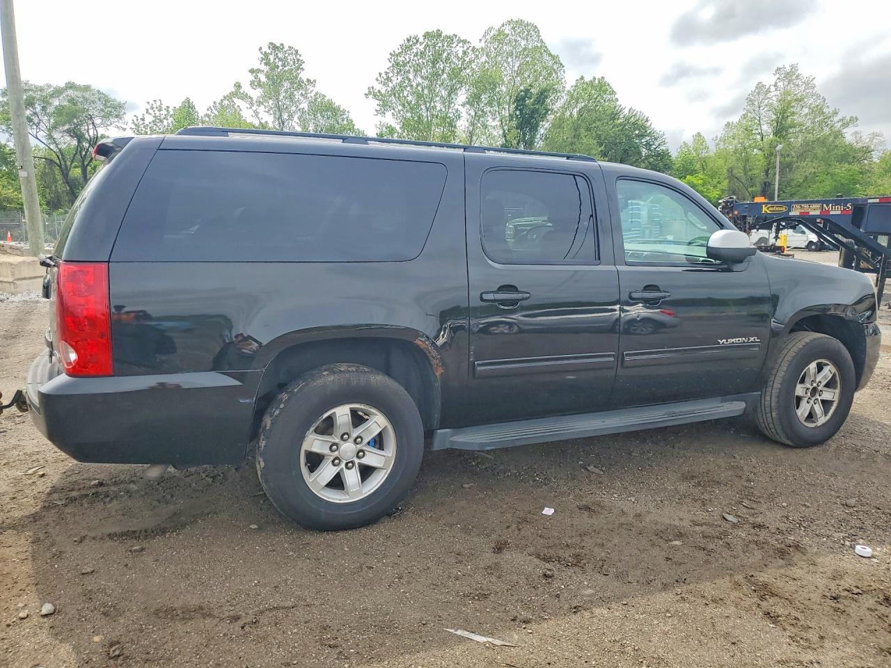 2011 GMC YUKON XL K1500 SLE photo 5