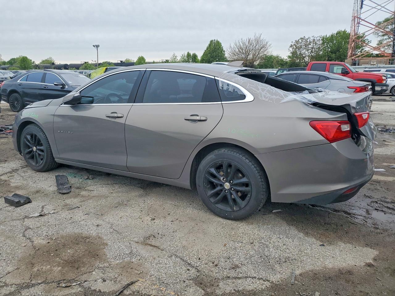 2018 CHEVROLET MALIBU LT photo 3