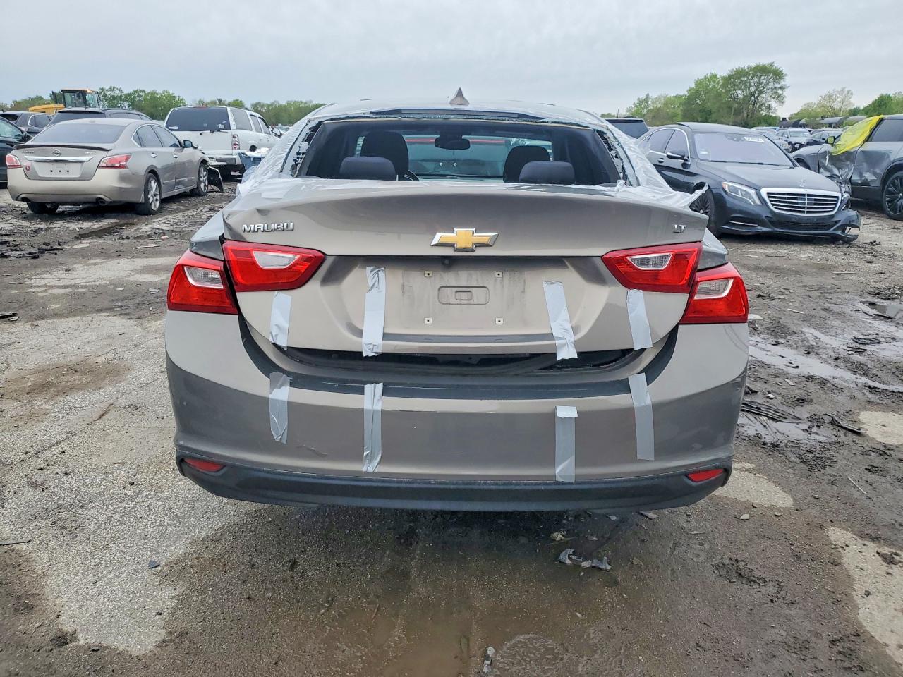 2018 CHEVROLET MALIBU LT photo 11