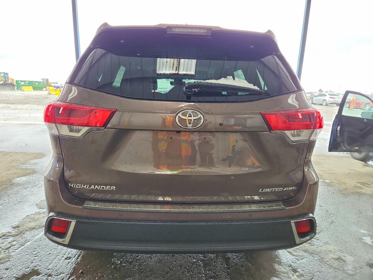 2017 TOYOTA HIGHLANDER LIMITED photo 11