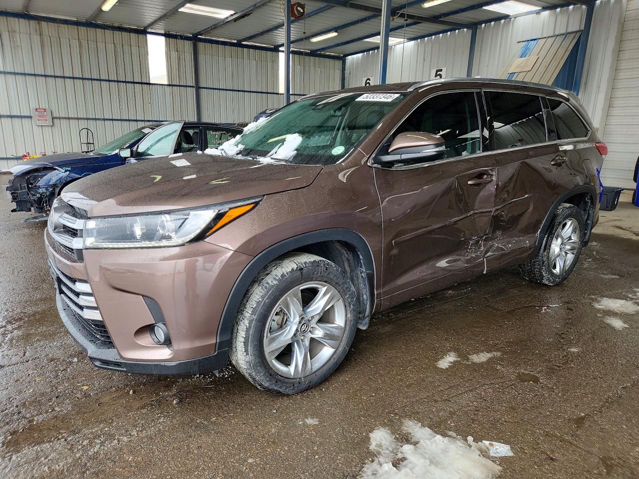 2017 TOYOTA HIGHLANDER