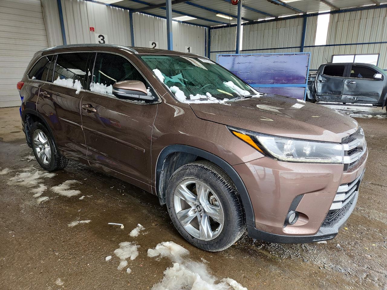 2017 TOYOTA HIGHLANDER LIMITED photo 7