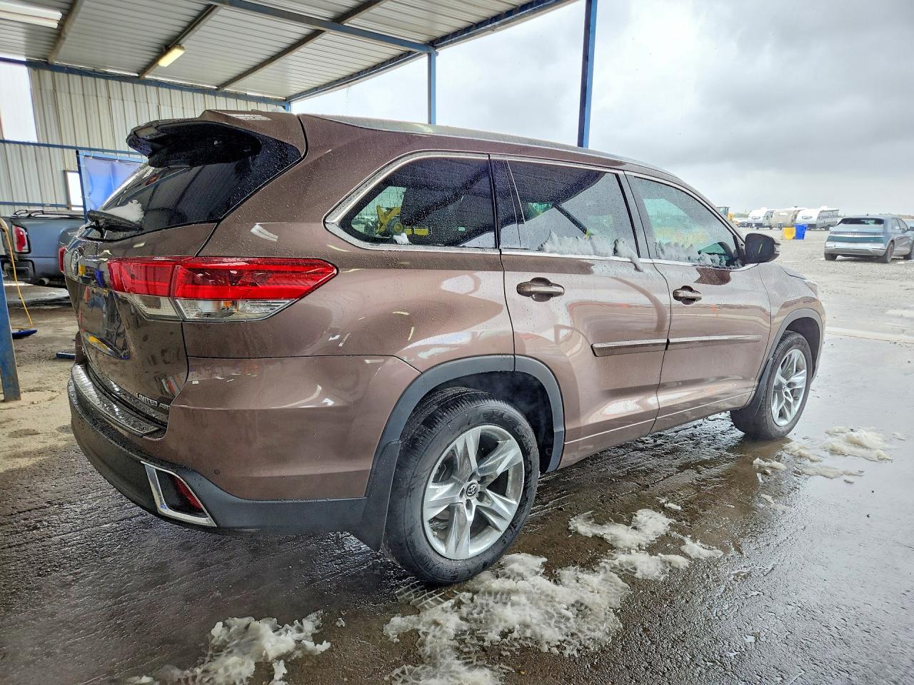 2017 TOYOTA HIGHLANDER LIMITED photo 5