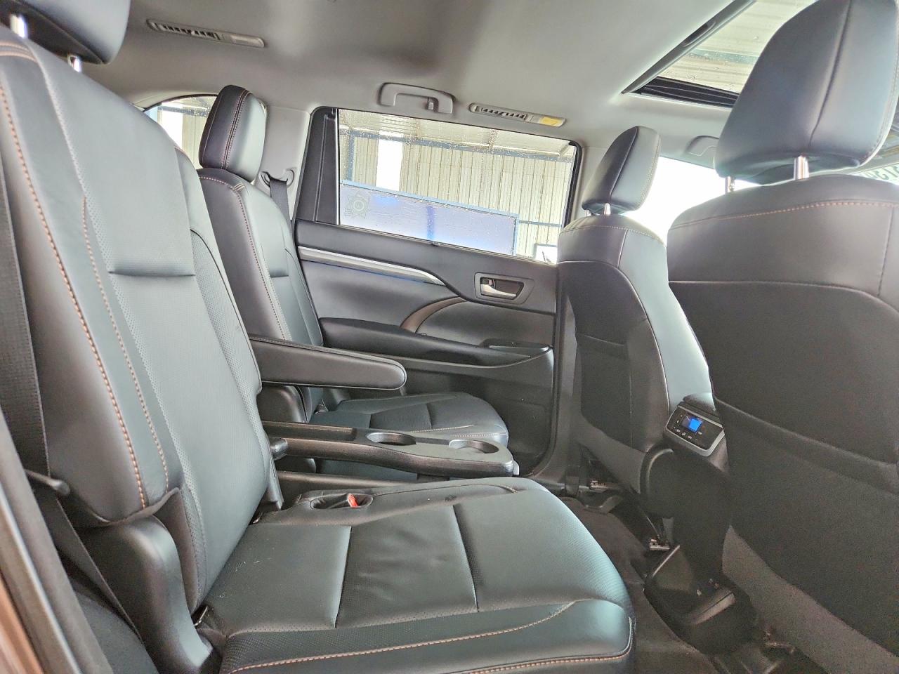2017 TOYOTA HIGHLANDER LIMITED photo 21