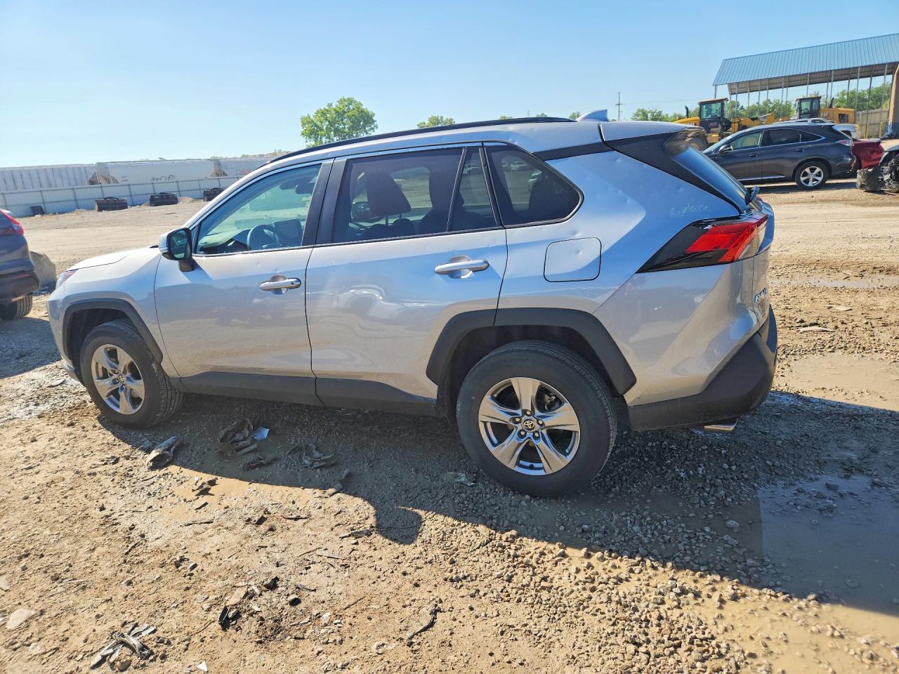 2025 TOYOTA RAV4 XLE photo 4