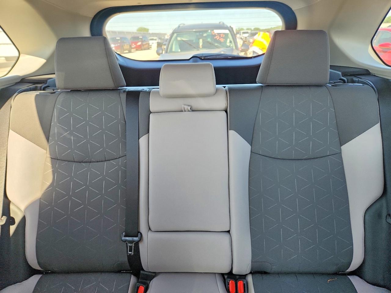 2025 TOYOTA RAV4 XLE photo 28