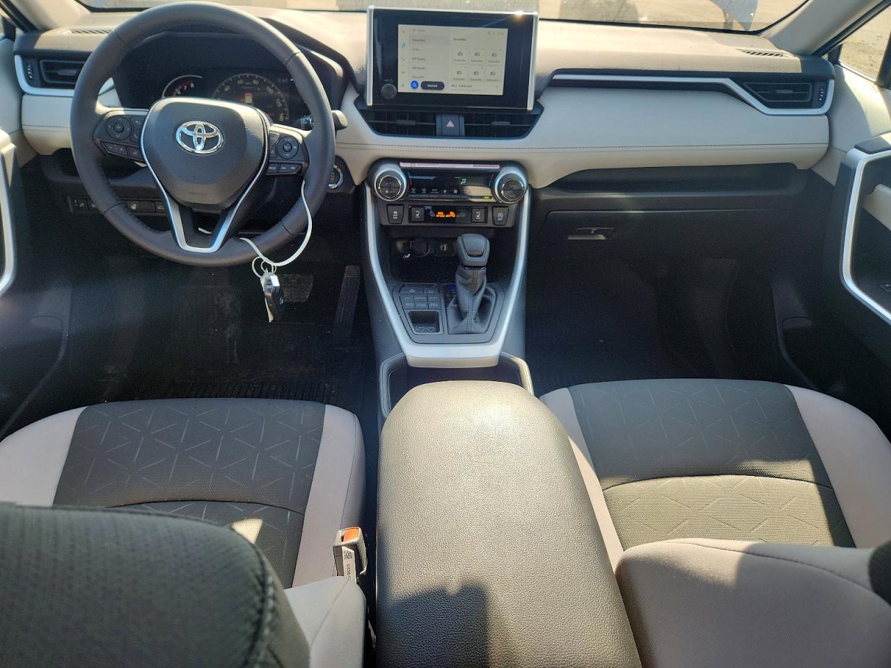 2025 TOYOTA RAV4 XLE photo 22