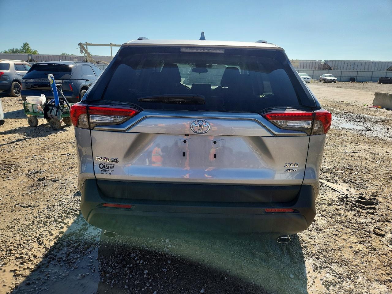 2025 TOYOTA RAV4 XLE photo 16