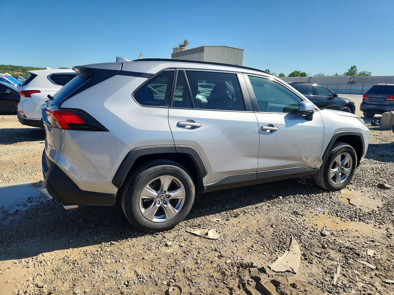 2025 TOYOTA RAV4 XLE photo 7