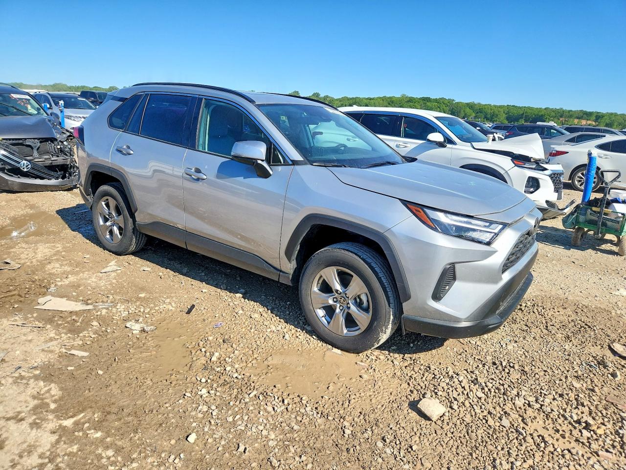 2025 TOYOTA RAV4 XLE photo 10