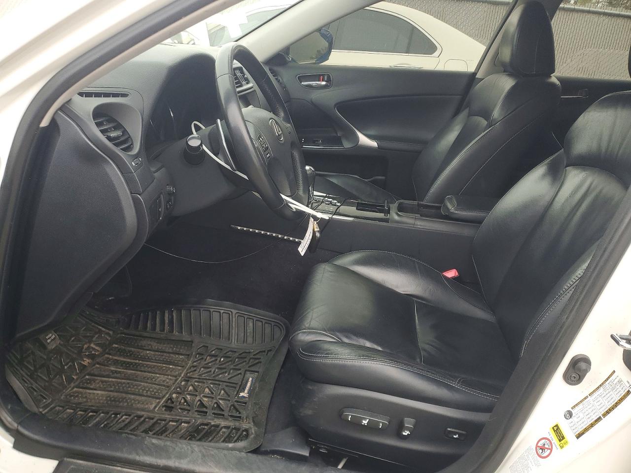 2011 LEXUS IS 250 photo 13