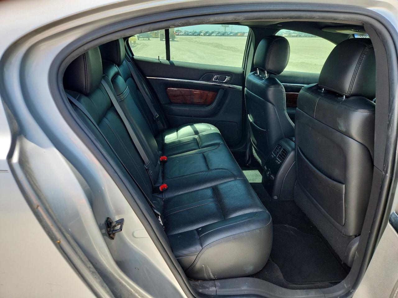 2013 LINCOLN MKS photo 19