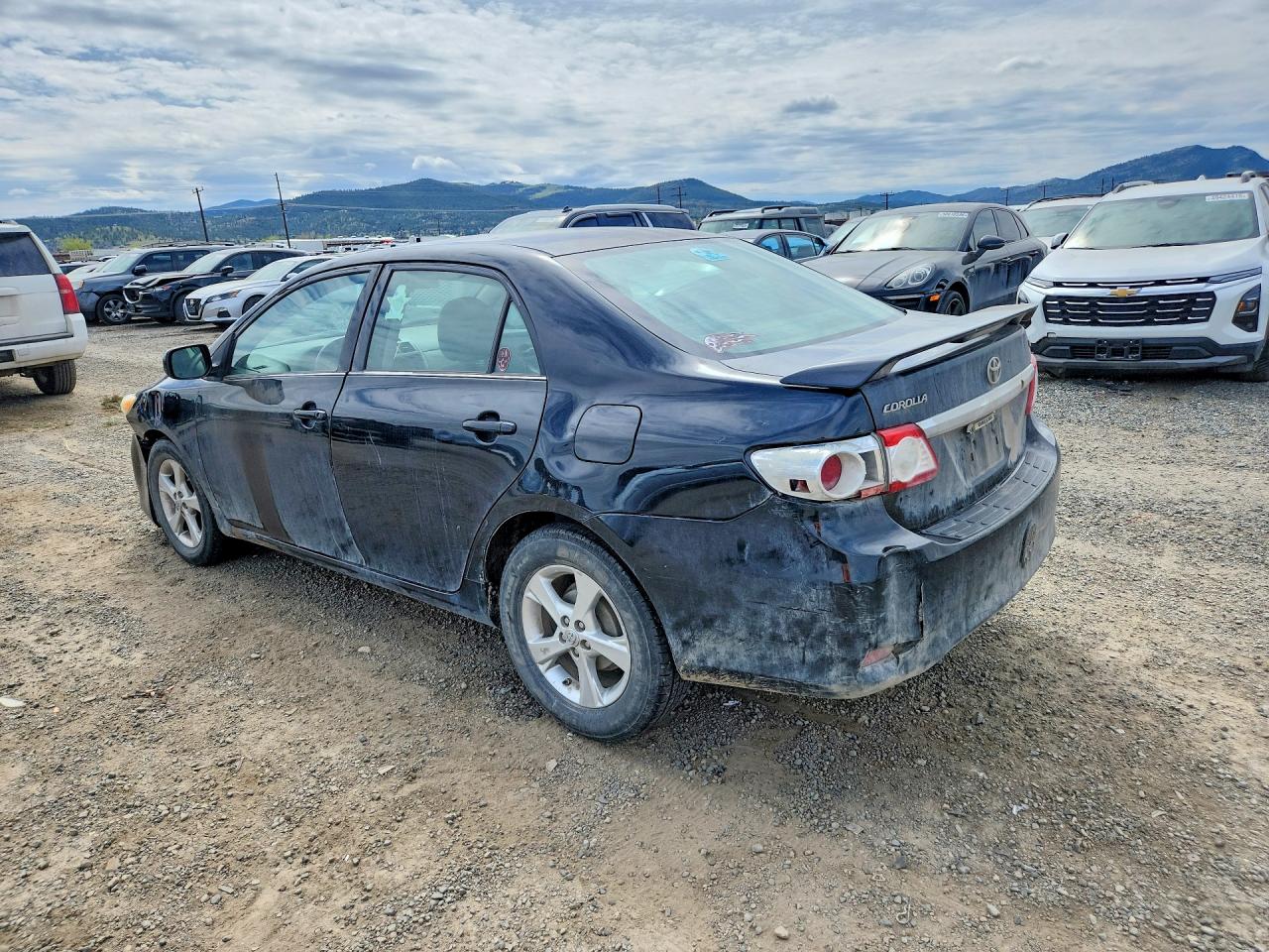 2013 TOYOTA COROLLA LE photo 2