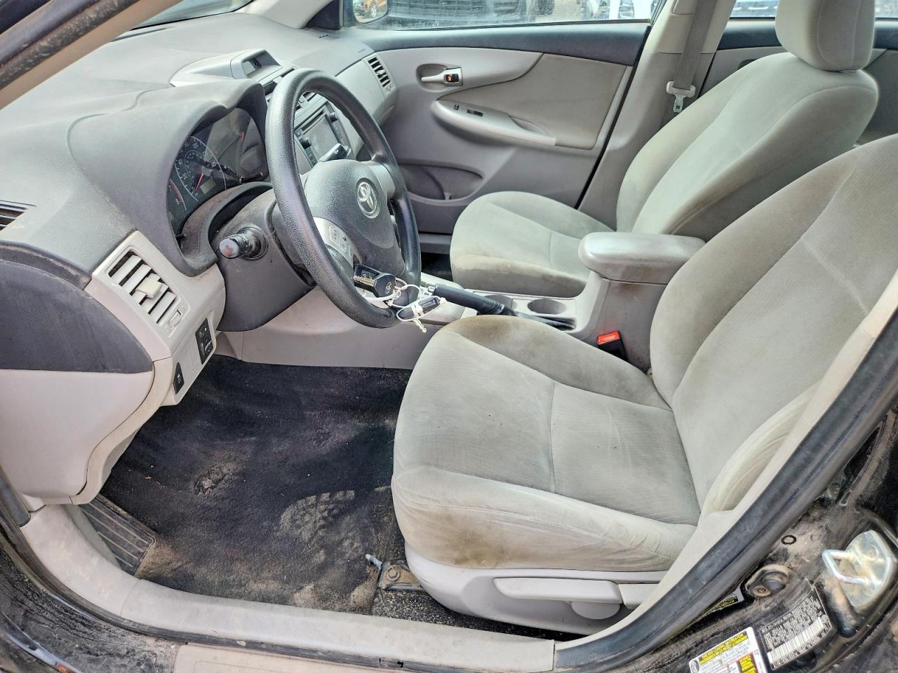 2013 TOYOTA COROLLA LE photo 7