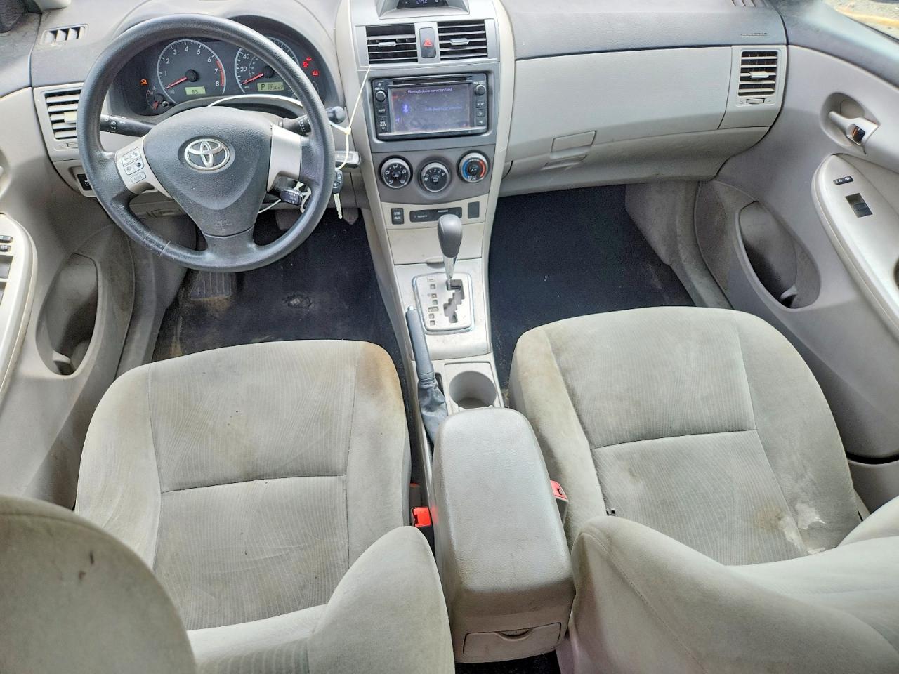 2013 TOYOTA COROLLA LE photo 8