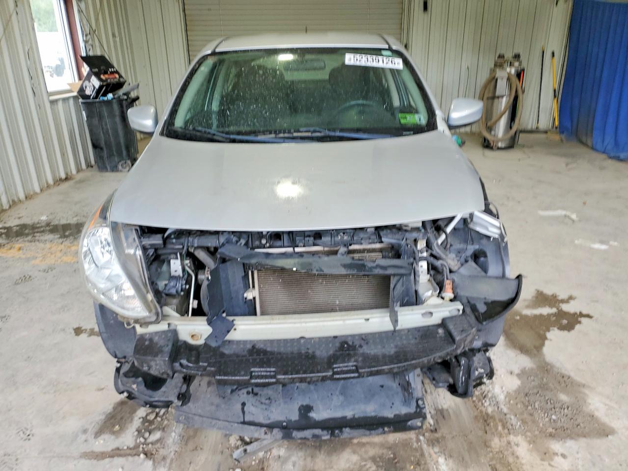 2019 NISSAN VERSA SV photo 9