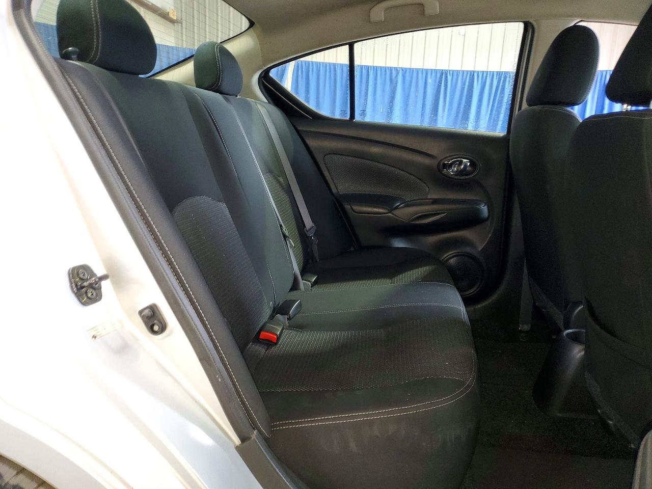 2019 NISSAN VERSA SV photo 19