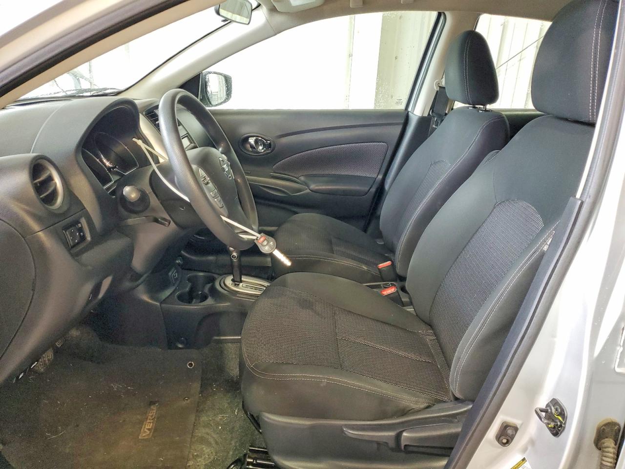 2019 NISSAN VERSA SV photo 13