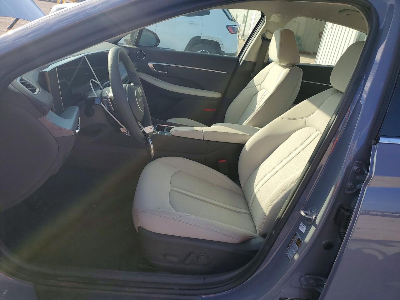 2025 HYUNDAI SONATA SEL photo 13