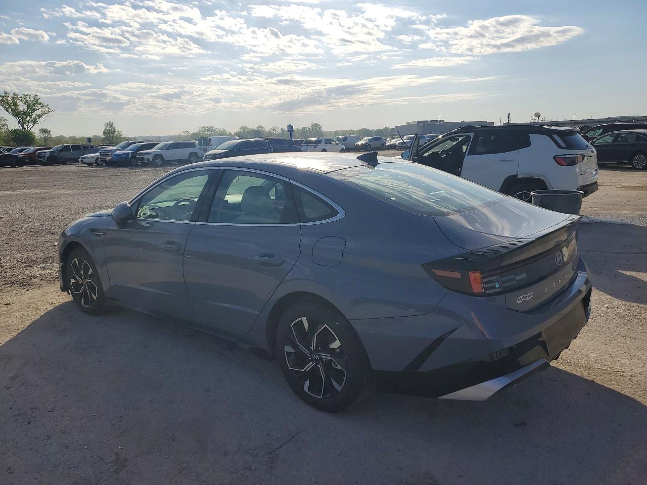 2025 HYUNDAI SONATA SEL photo 3