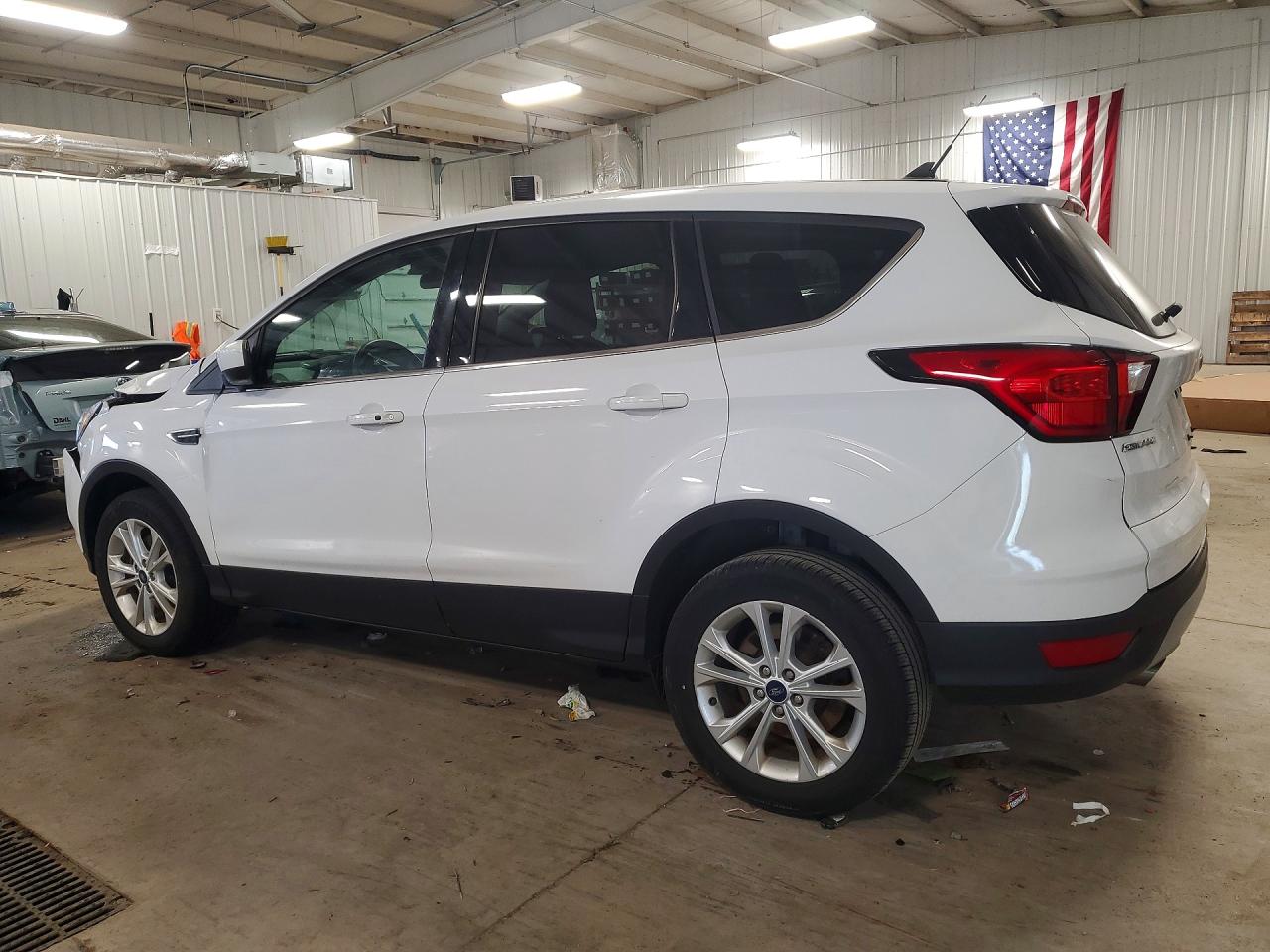 2019 FORD ESCAPE SE photo 2