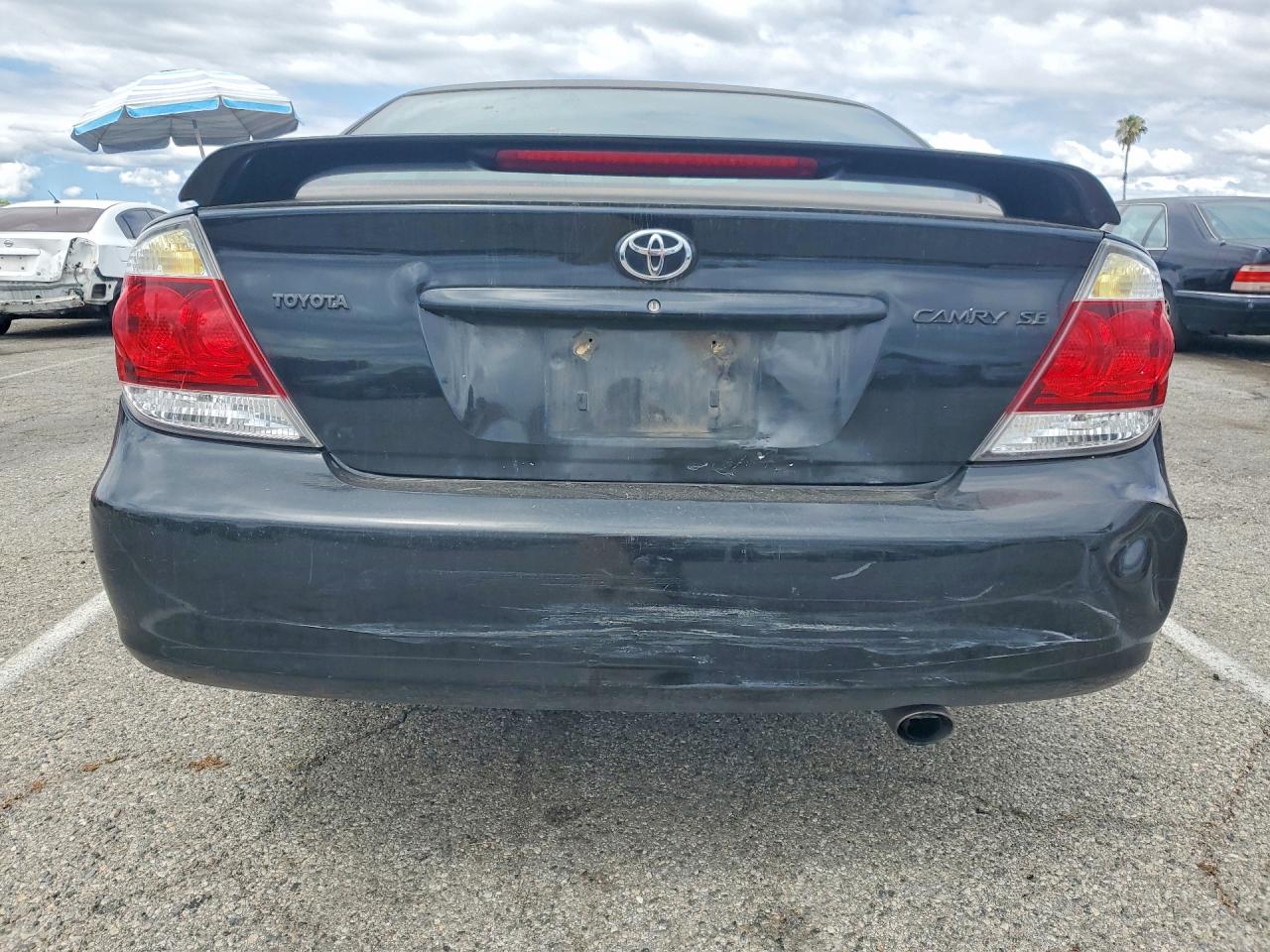 2005 TOYOTA CAMRY SE photo 16