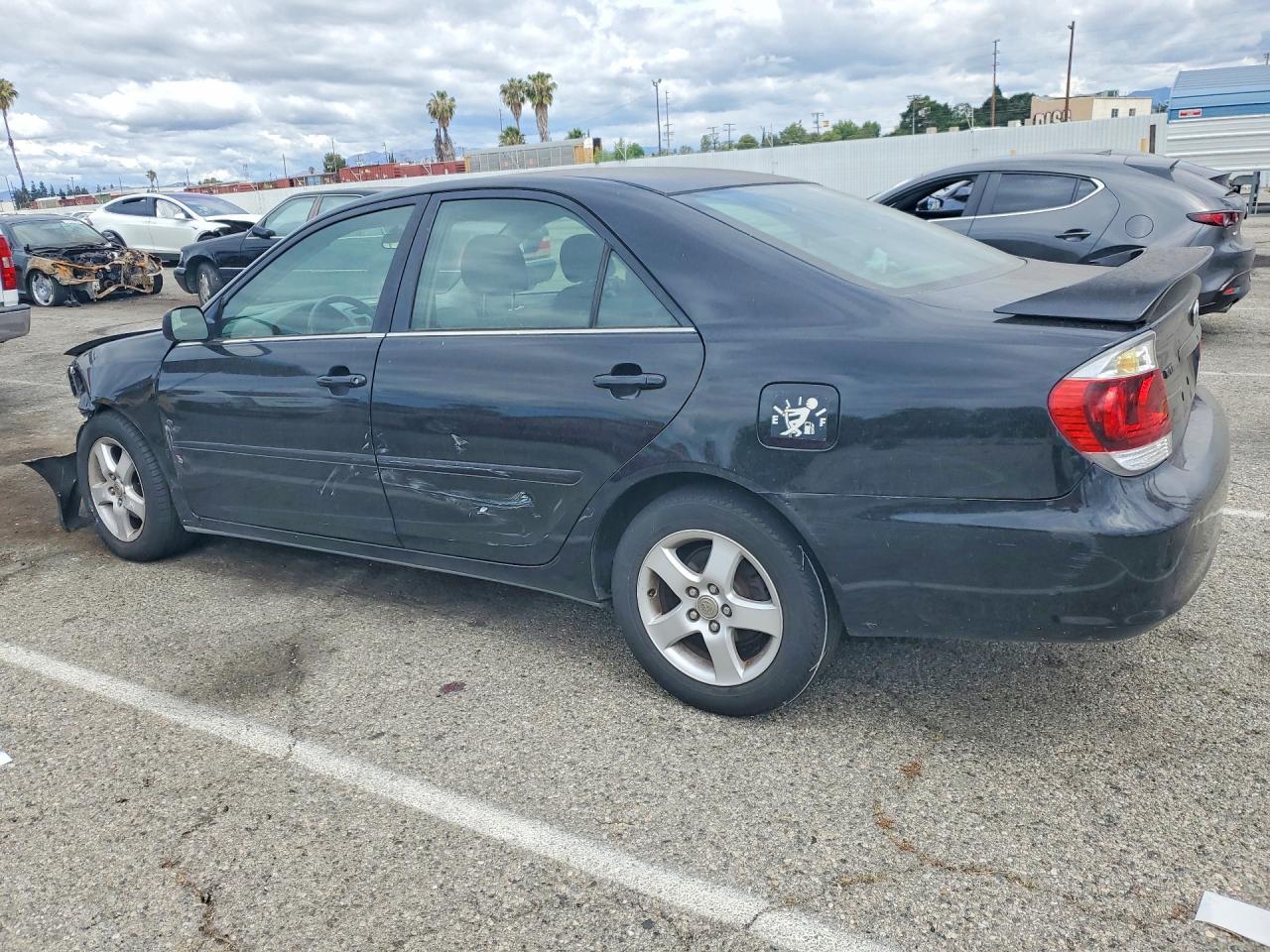 2005 TOYOTA CAMRY SE photo 4