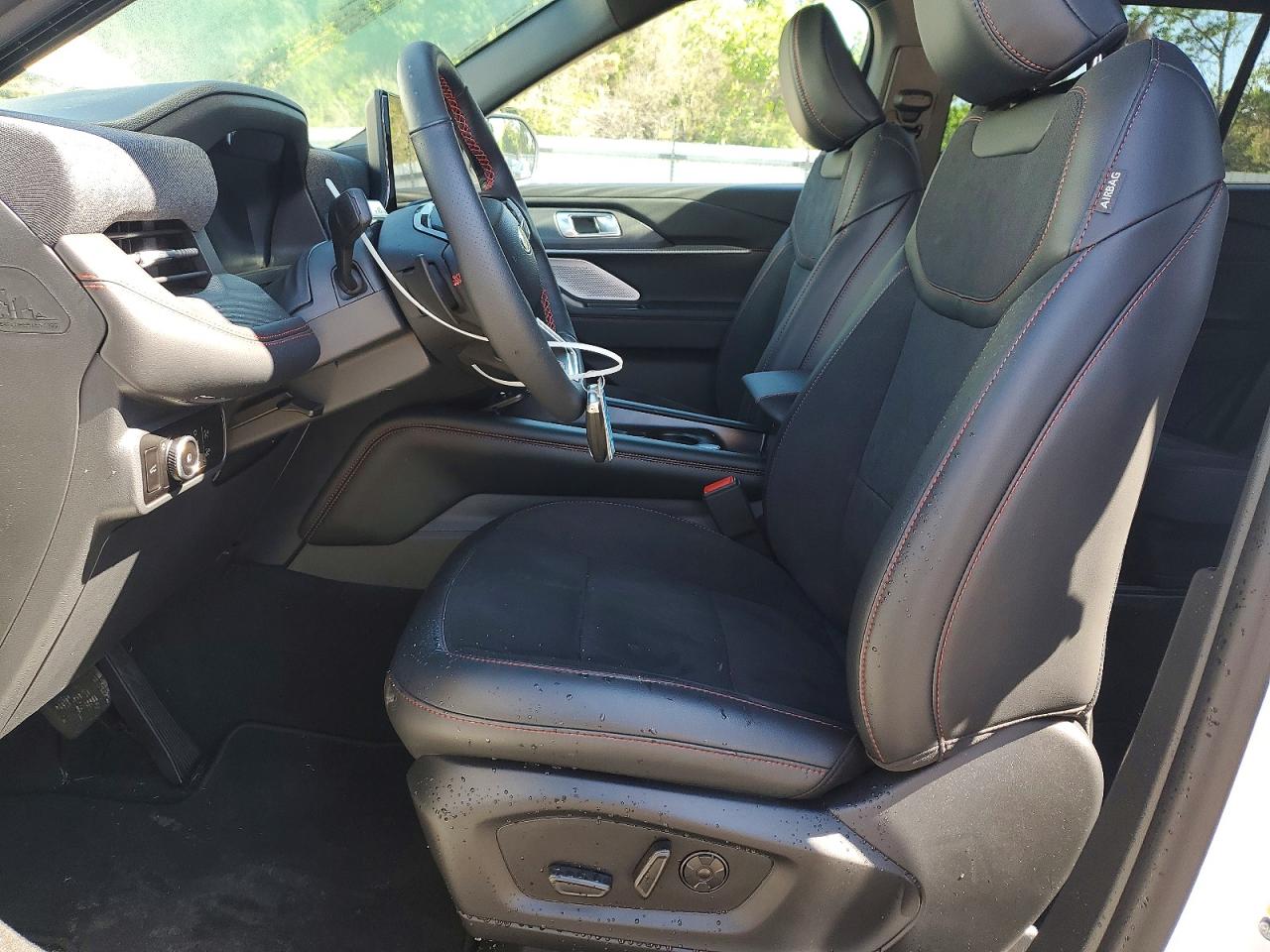 2025 FORD EXPLORER ST photo 13