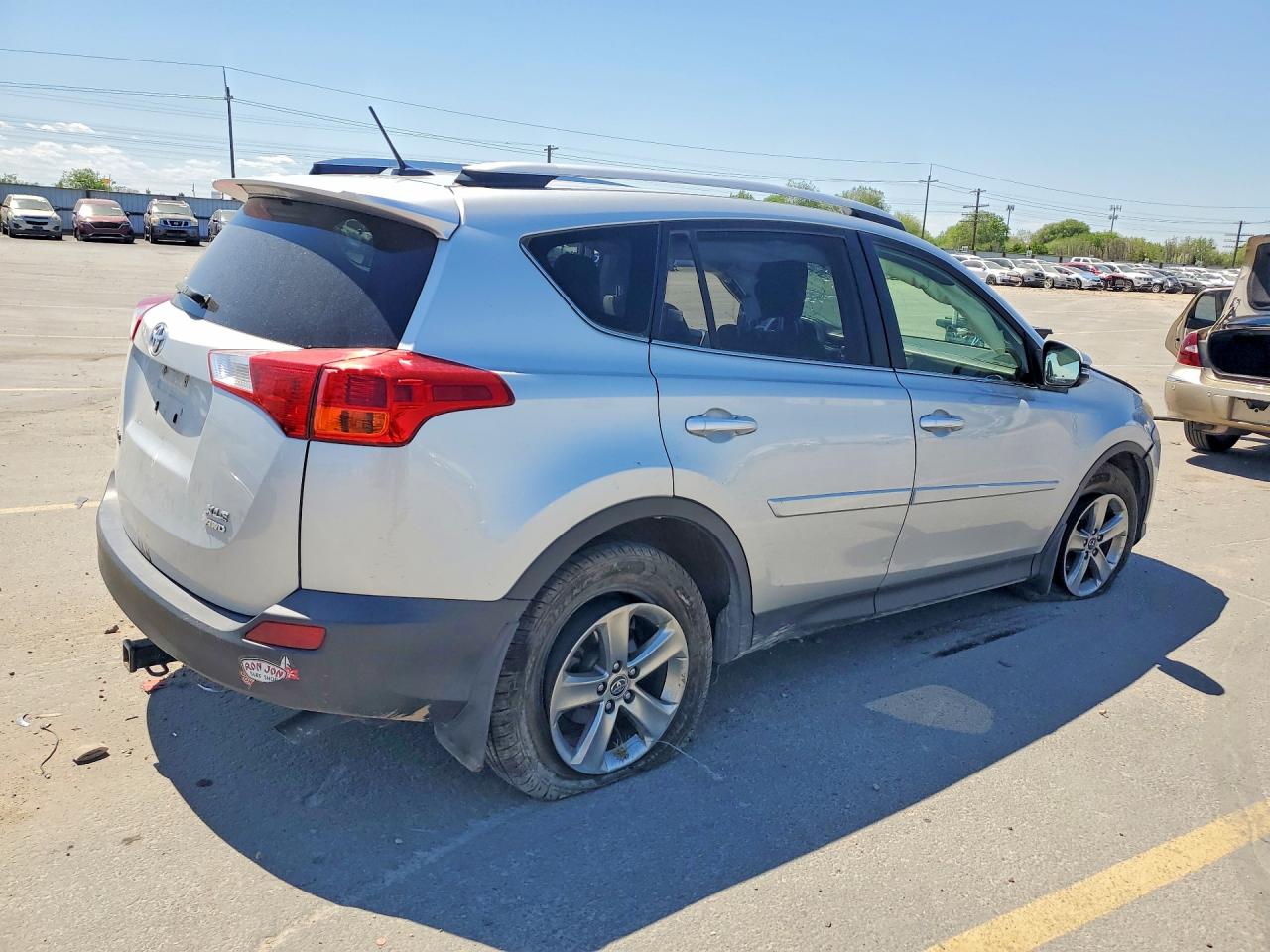 2015 TOYOTA RAV4 XLE photo 7