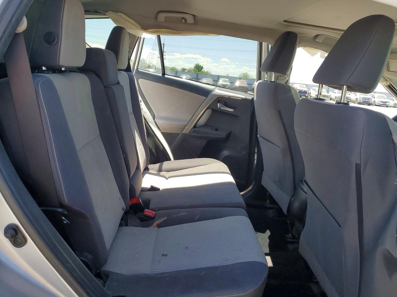 2015 TOYOTA RAV4 XLE photo 31