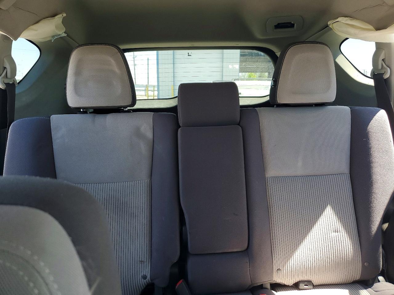 2015 TOYOTA RAV4 XLE photo 28
