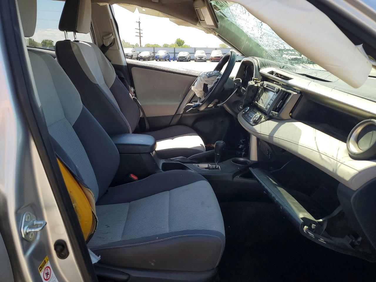 2015 TOYOTA RAV4 XLE photo 19