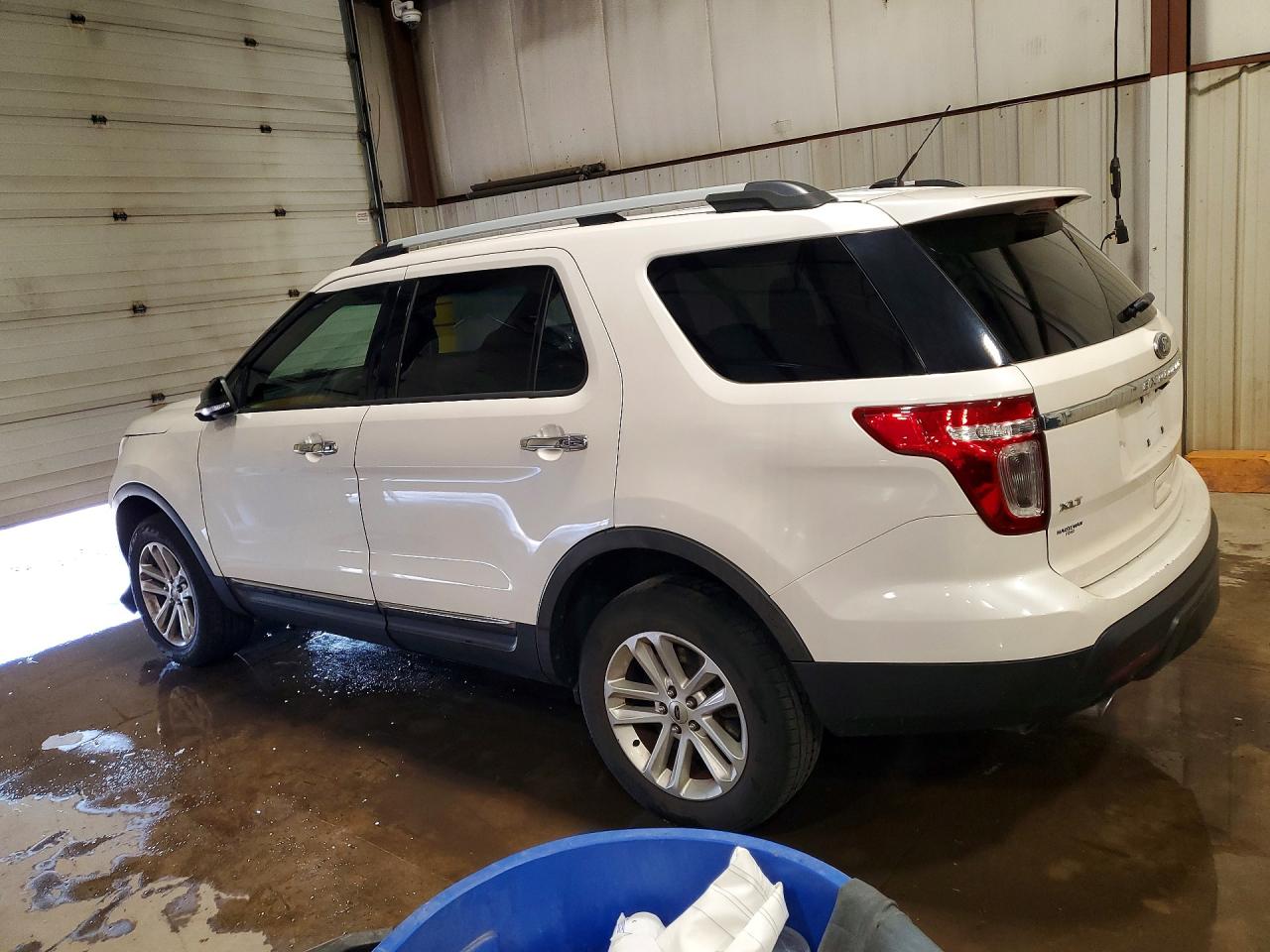 2015 FORD EXPLORER XLT photo 4
