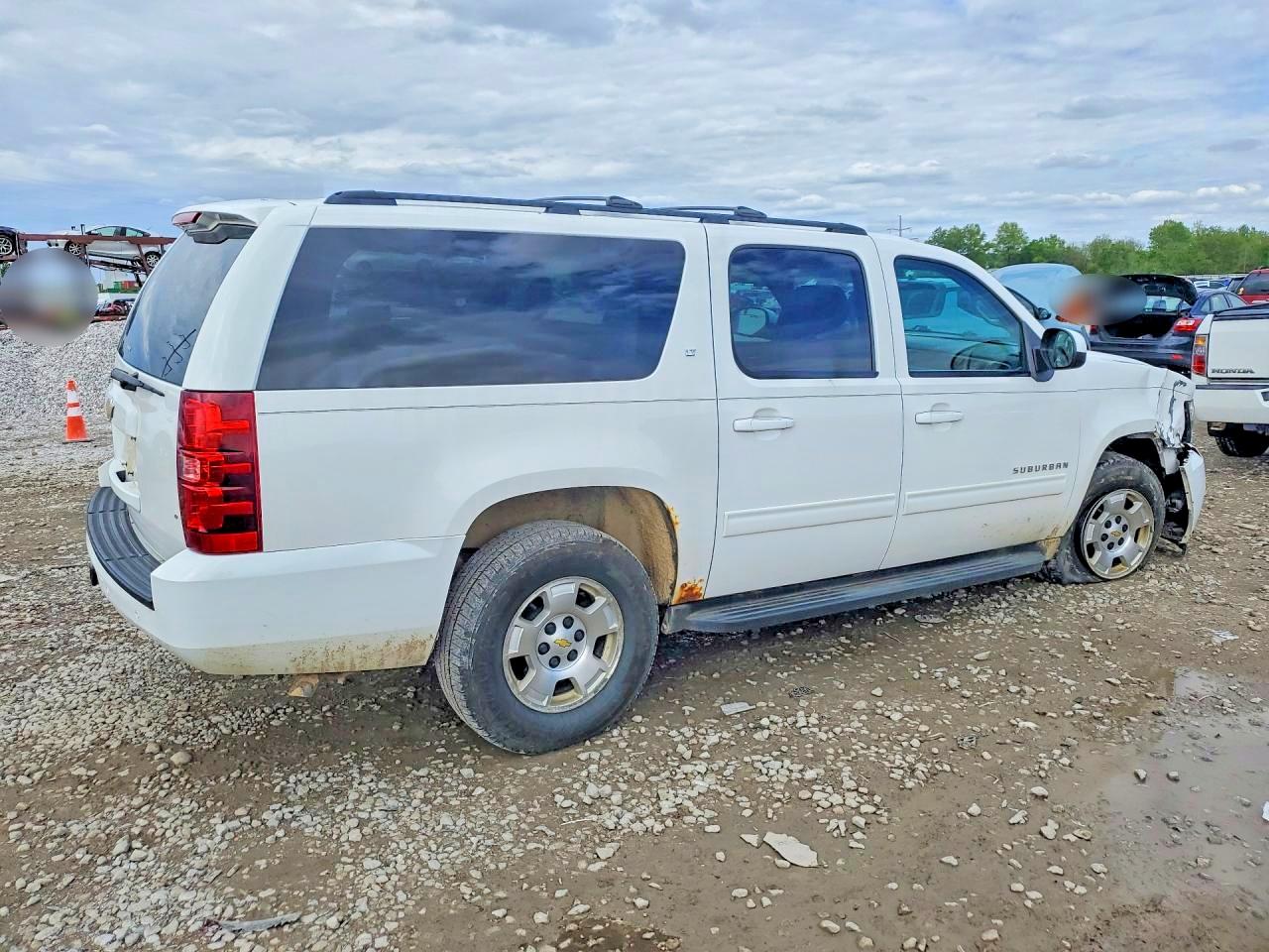 2013 CHEVROLET SUBURBAN K1500 LT photo 5