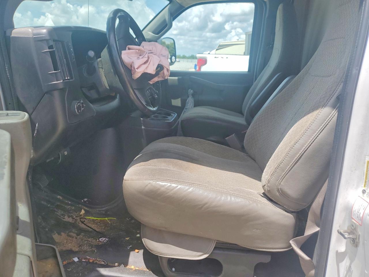 2022 CHEVROLET EXPRESS DELIVERY TRUCK photo 7
