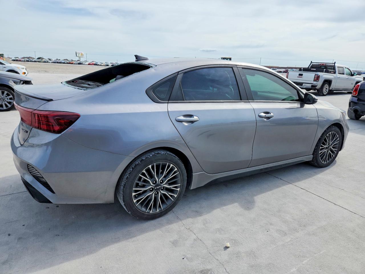 2024 KIA FORTE GT LINE photo 7