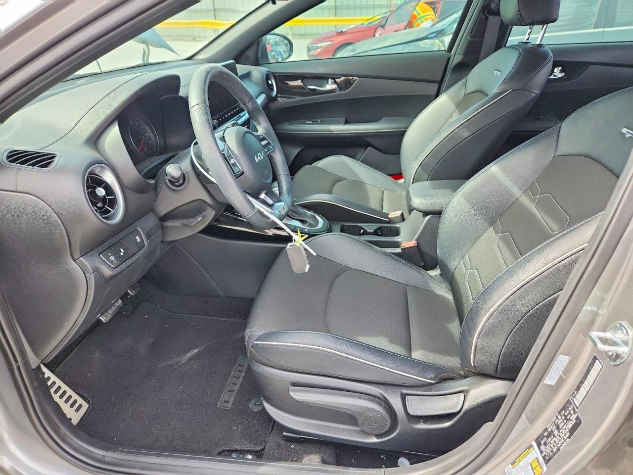 2024 KIA FORTE GT LINE photo 19