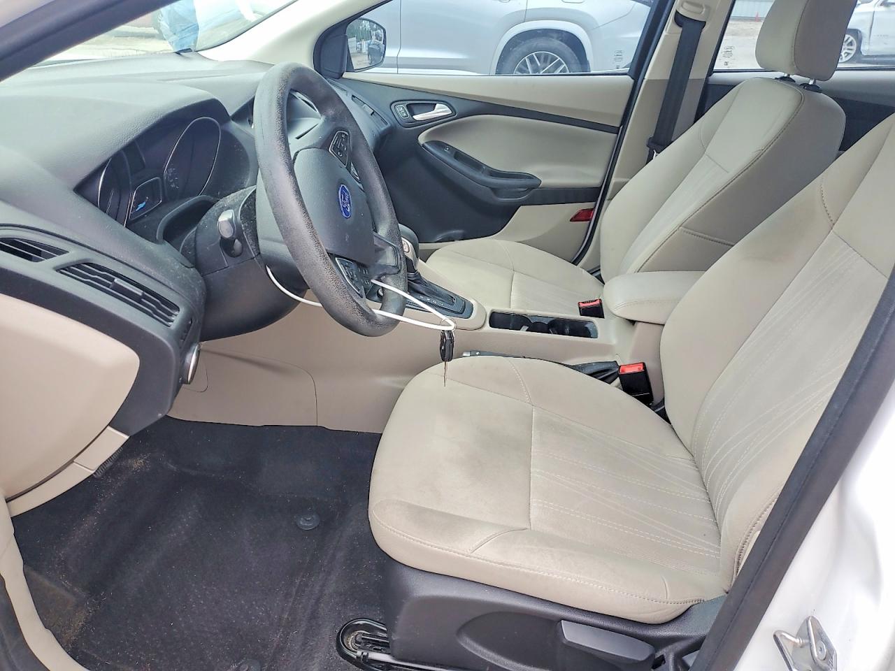2017 FORD FOCUS SE photo 13