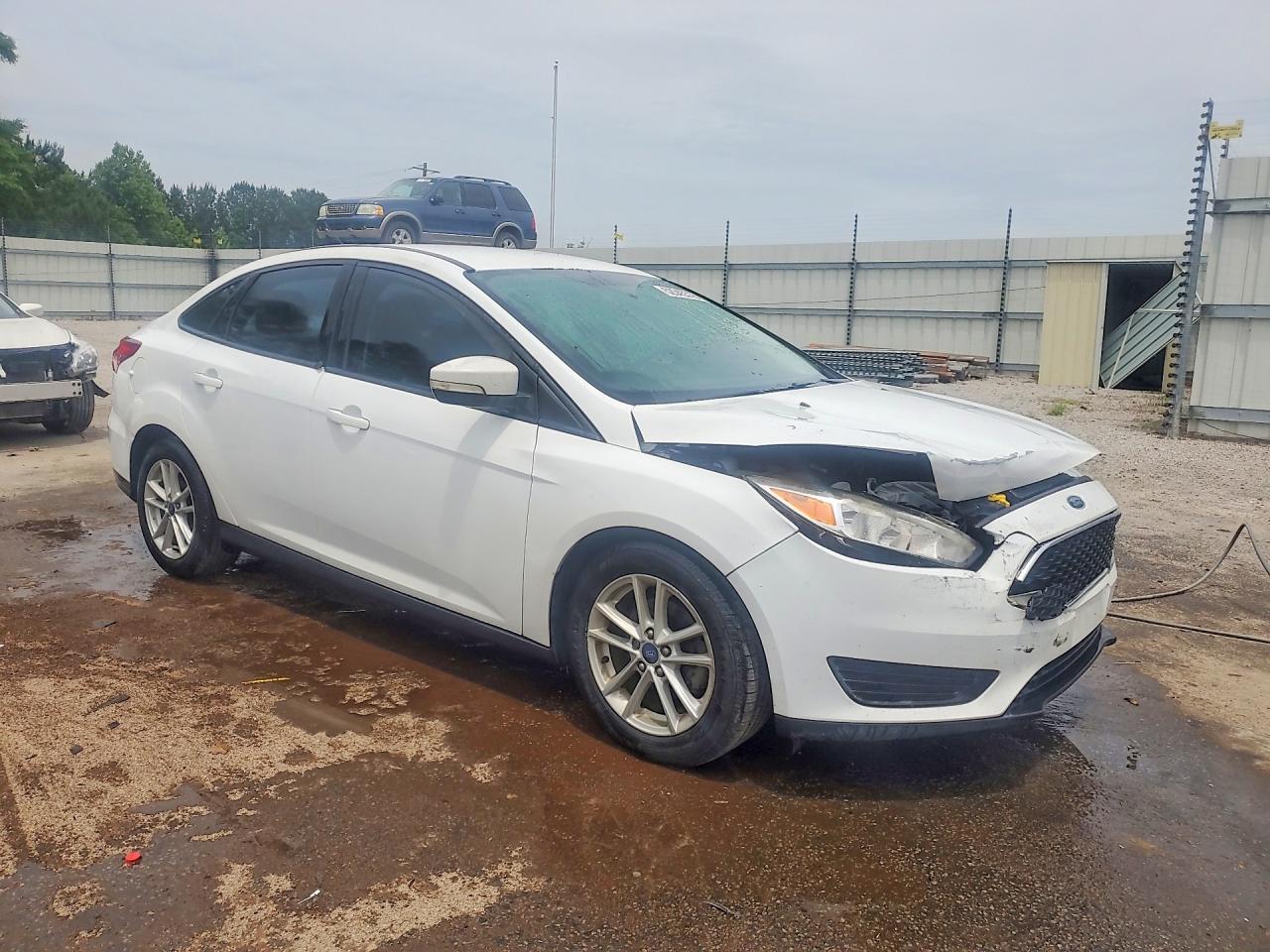 2017 FORD FOCUS SE photo 7