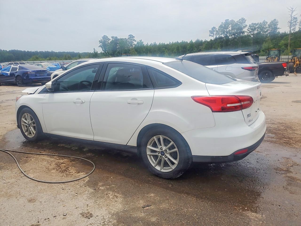 2017 FORD FOCUS SE photo 3