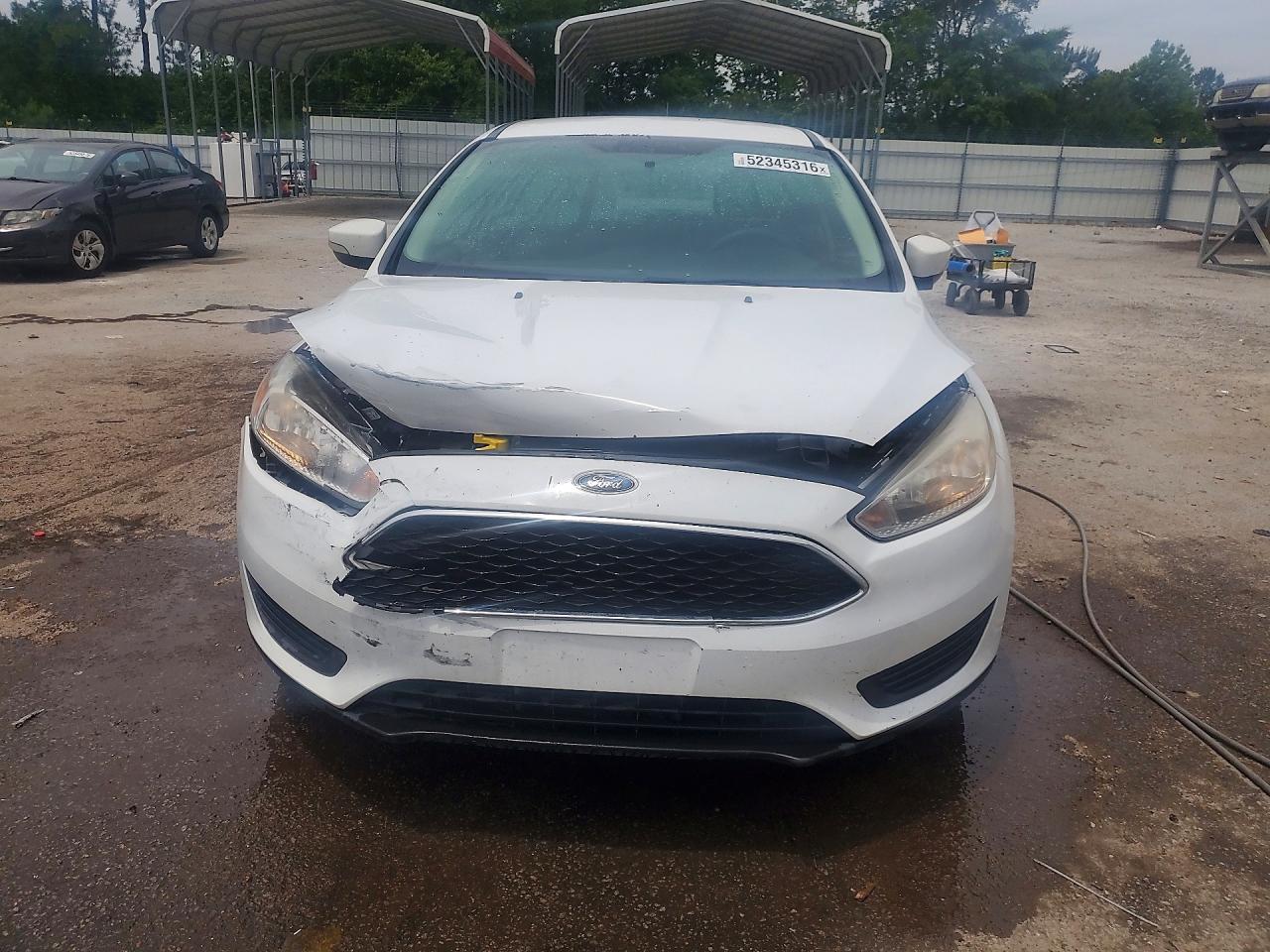 2017 FORD FOCUS SE photo 9